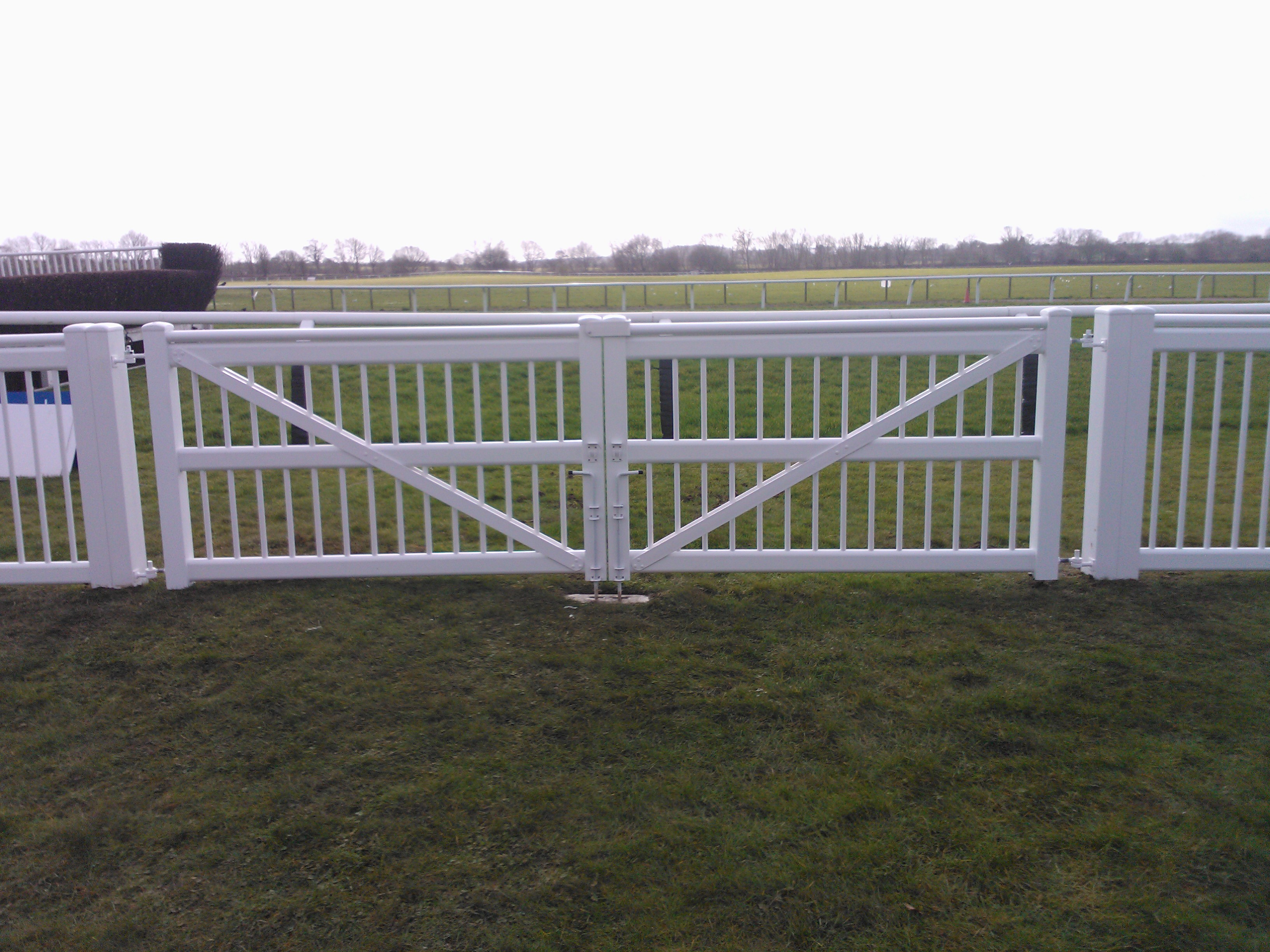 stratford-racecourse-fencing