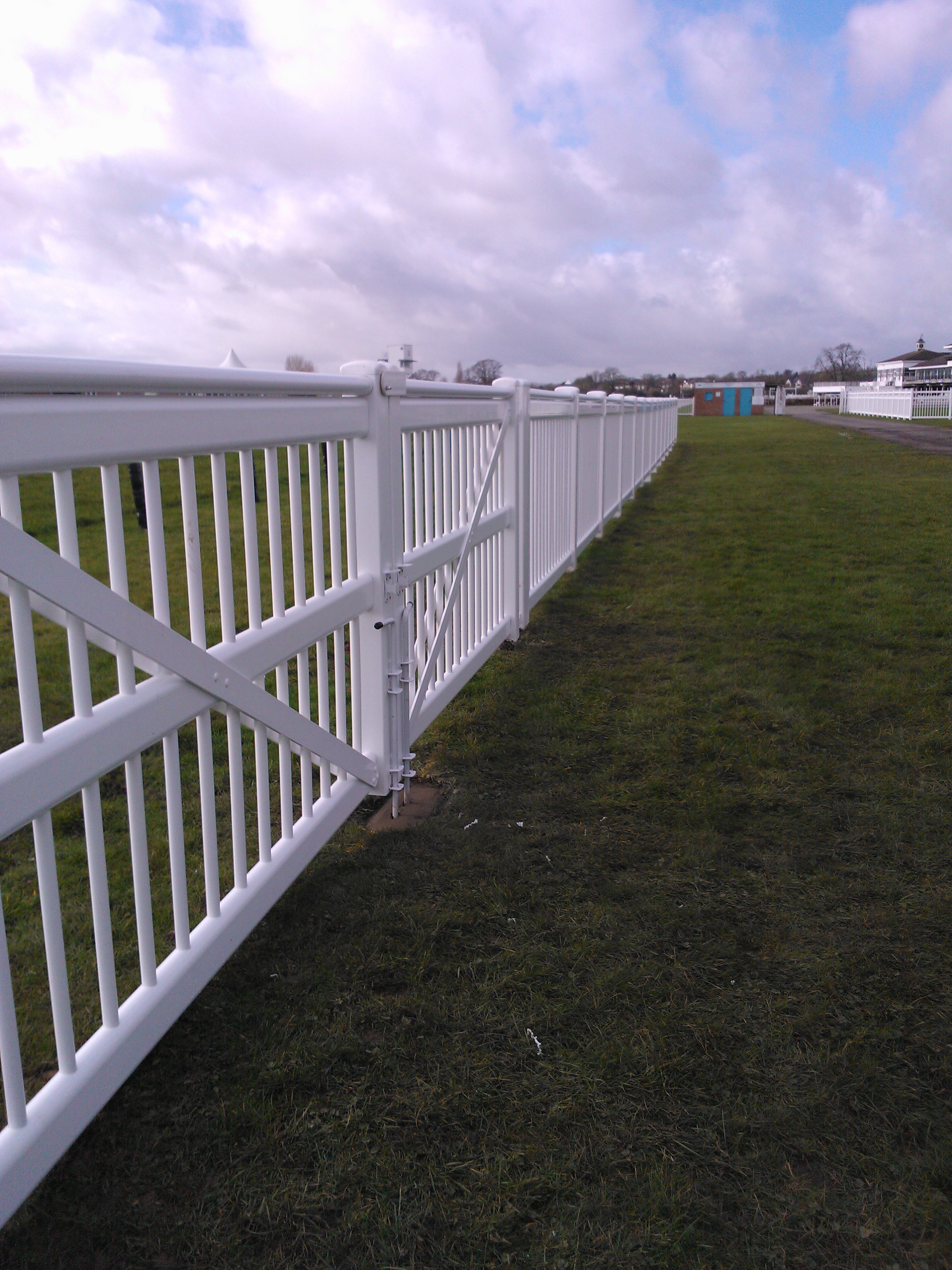 duraloc-racecourse-fencing